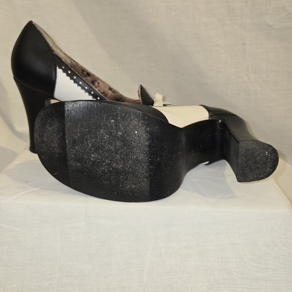 T.U.K Rewind Heels - Picture 6 of 7